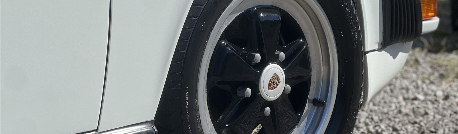 Porsche 911 front wheel and fender after detailing